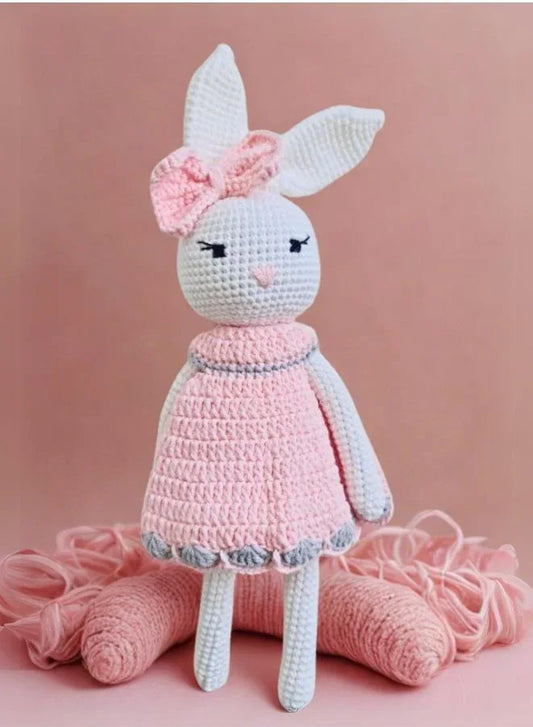 Timeless 100 % Cotton Crochet Doll: Expertly Handcrafted Amigurumi Beauty, Tailored for Kids, Collectors, and Enchanting Nursery Displays