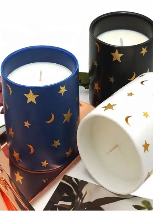 شمعة الفانيليا وجوز الهند - شمعة معطرة مغرية - انطلق في مغامرة عطرية - ما يصل إلى 45 ساعة من وقت الاحتراق الرائع