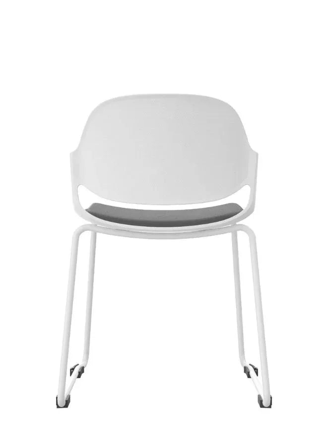 كرسي تدريب حديث بإطار أبيض مع تنجيد من القماش الرمادي وأرجل مطلية باللون الأبيض - مقاعد مريحة لقاعات المؤتمرات والتدريب