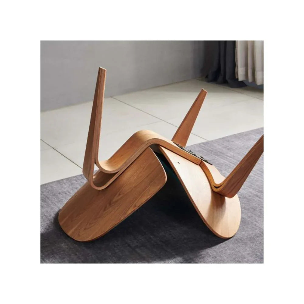 كرسي استرخاء مريح من الجلد الناعم بإطار خشبي | مثالي لبهو المكتب، وغرفة المعيشة، وغرف الانتظار