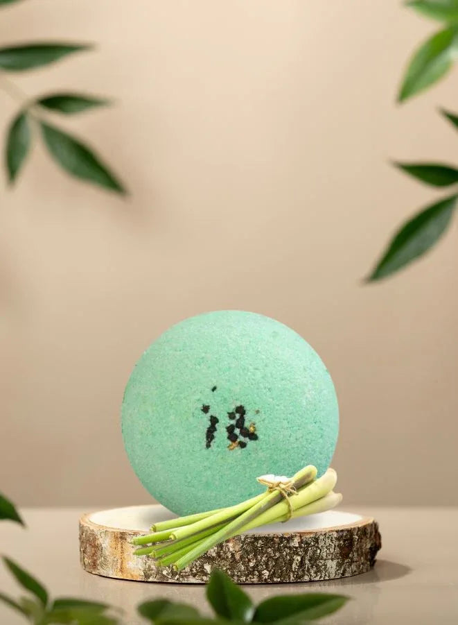 Soap&Friends Lemongrass Bath Bomb 110g – Refreshing Fizzy Bath Bomb with Citrus Essential Oils – Natural Spa Bath Bomb