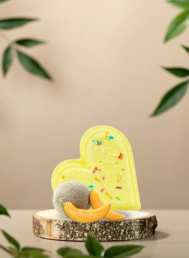 قلب الاستحمام بالبطيخ من سوب آند فريندز: كرة الاستحمام الفوارة المتلألئة - 120 جم