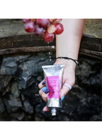 كريم اليدين برائحة العنب من سوب آند فريندز، ٨٠ مل - مرطب حائز على جوائز، يحتوي على ٢٠٪ من زبدة الشيا العضوية - أفضل منتجات التجميل لعام ٢٠١٦