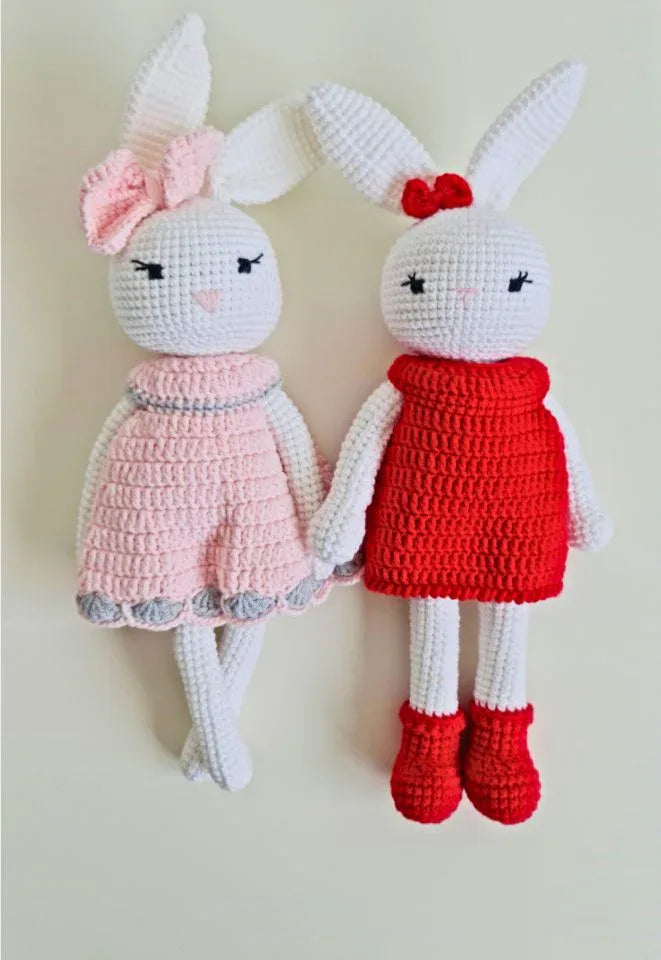 Timeless 100 % Cotton Crochet Doll: Expertly Handcrafted Amigurumi Beauty, Tailored for Kids, Collectors, and Enchanting Nursery Displays